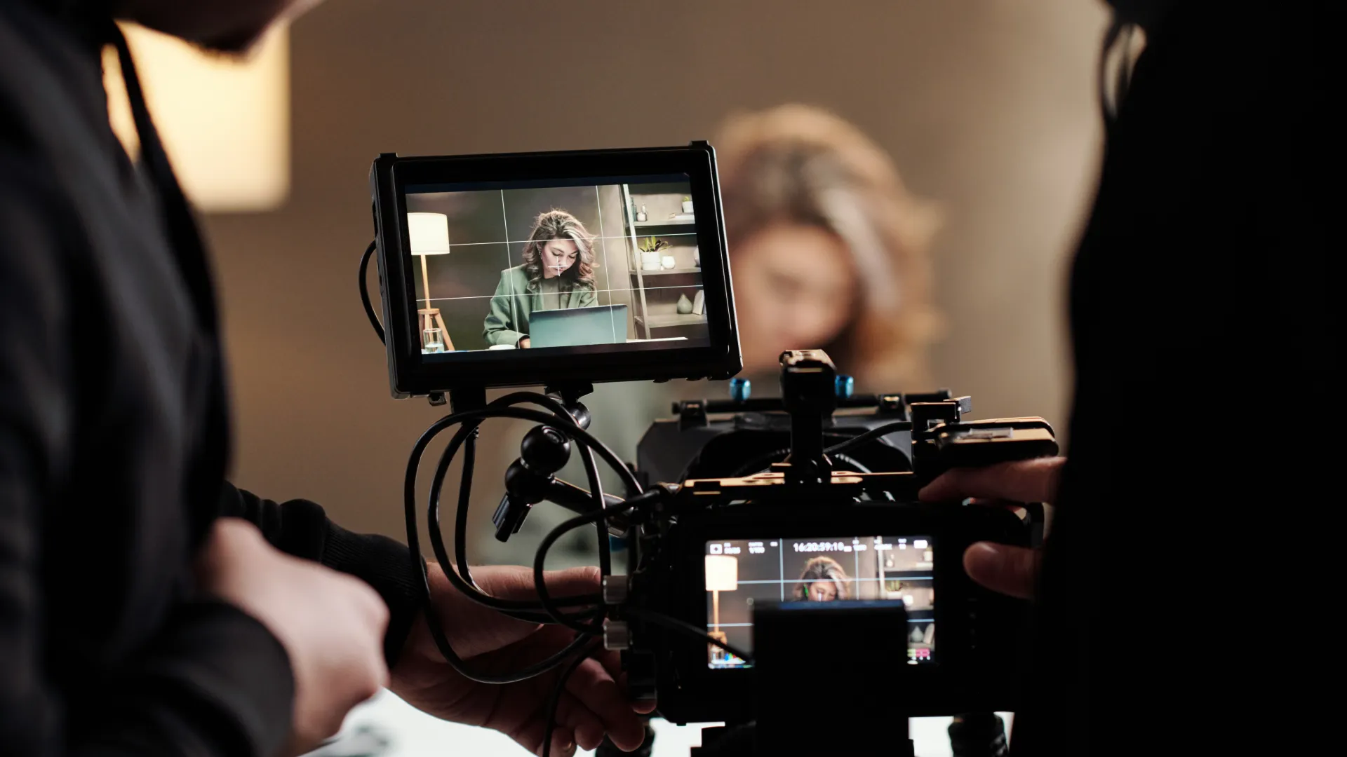 close-up-of-steadicam-screens-with-female-model-us-2025-03-14-07-32-31-utc (3)